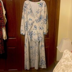 Xtaren 2X plus Maxi-Romper with shorts white & blue hibiscus floral print